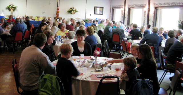 2008 spring dinner medium.jpg